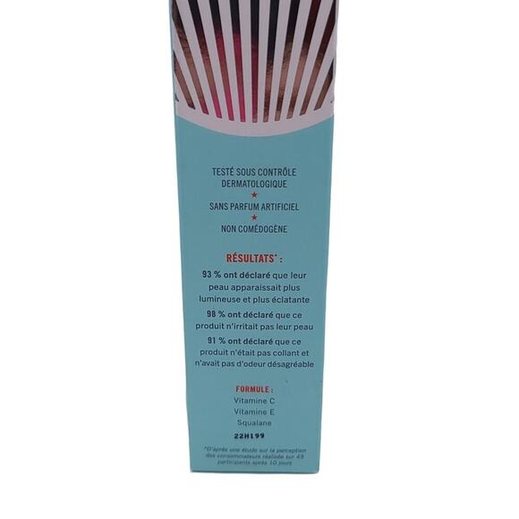 First Aid Beauty 10% Vitamin C Brightening Serum - Picture 4 of 8